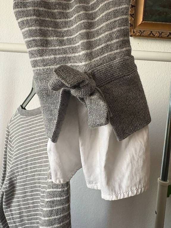 Top: LOFT Grey striped long sleeve top – Usato da Birsfelden venduto da Vic_toria 1