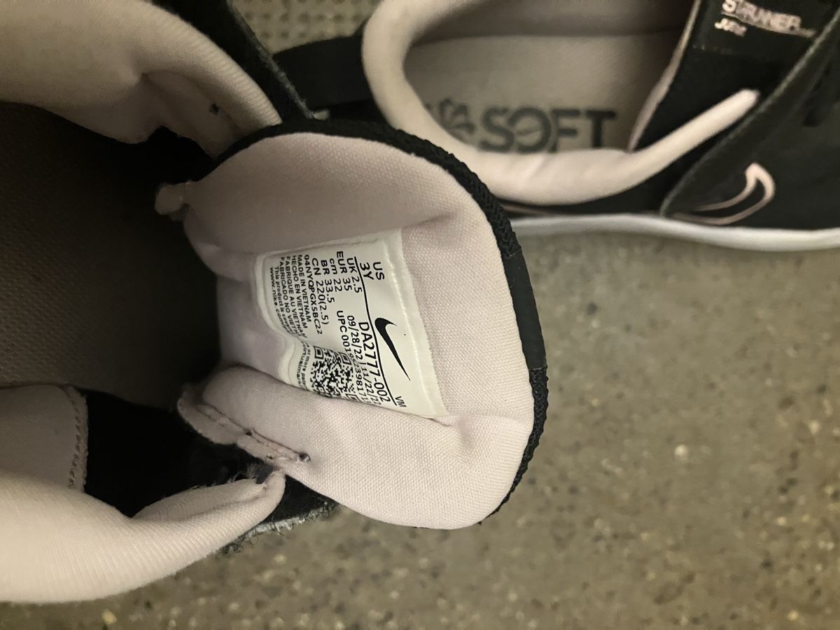 Nike Schuhe für Jungen: Hallenturnschuhe Nike – Gebraucht aus Solothurn von PaulHase 4