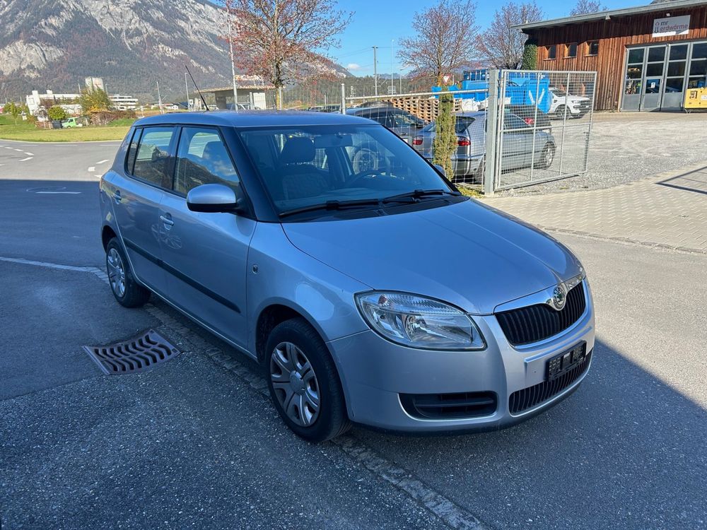 Elegantes Skoda Fabia 1 2 Bildernull