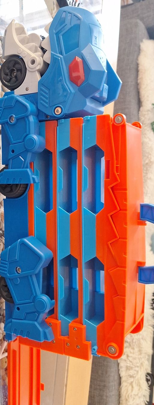 Giocattoli: Spielzeugfigur blau orange gebraucht – Usato da Wagenhausen venduto da cle_5xd6
