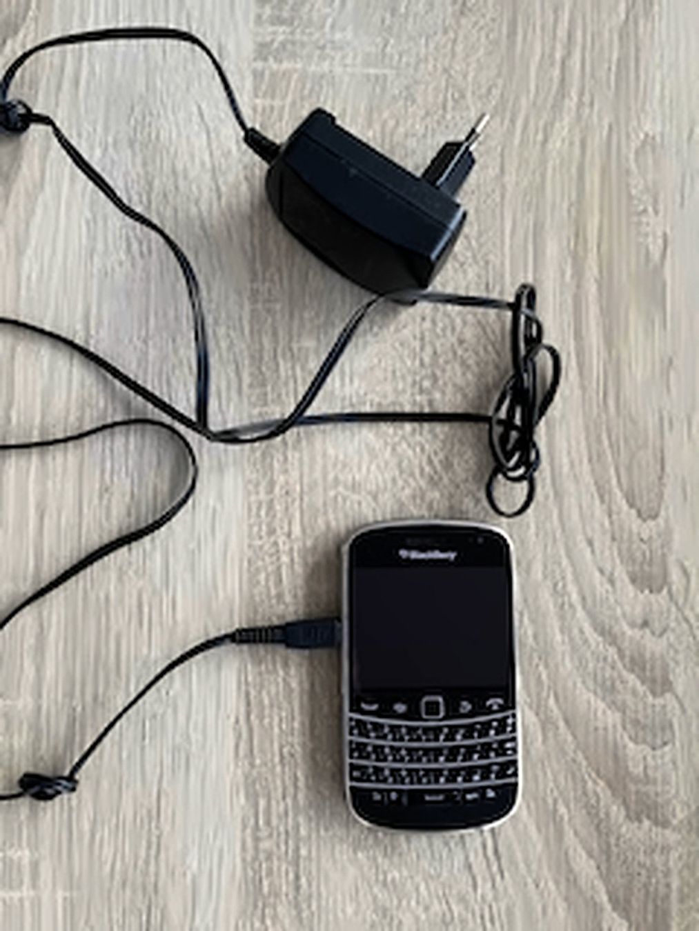 Blackberry Handys / Smartphones: BlackBerry Classic Smartphone mit Ladekabel und Netzstecker – Gebraucht aus Aarau von swue 1