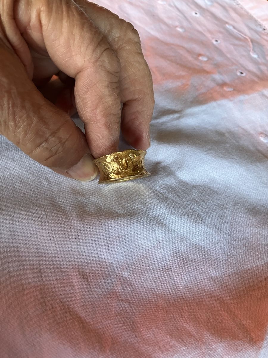 Anelli: Goldfarbener Ring  Logo CC mit Stempel Gr 52 – Usato da Bassersdorf venduto da groovygremlin 1