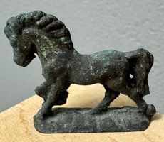 Kleine alte Metall Figur Pferd für Setzkasten