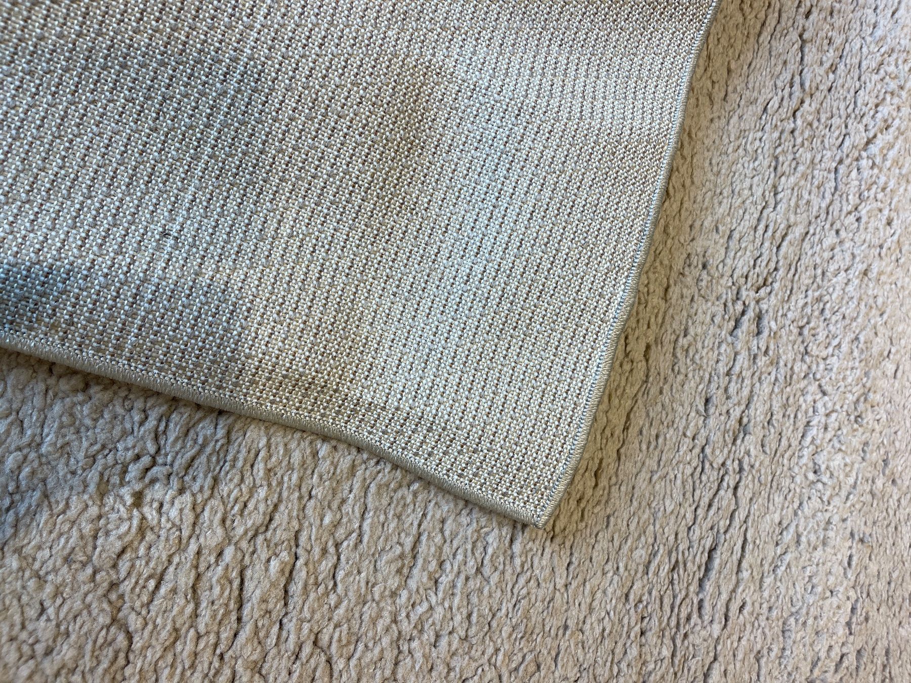 Teppiche: TEPPICH – Neu (gemäss Beschreibung) aus Zürich von NE-0 3