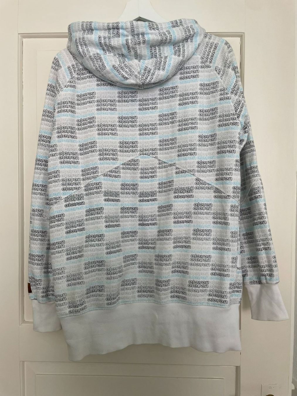 Maglioni & Felpe: Eleven Hoodie Damen – Usato da Chur venduto da adien 1