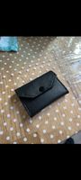 Porte cartes en cuir noir élégant et pratique