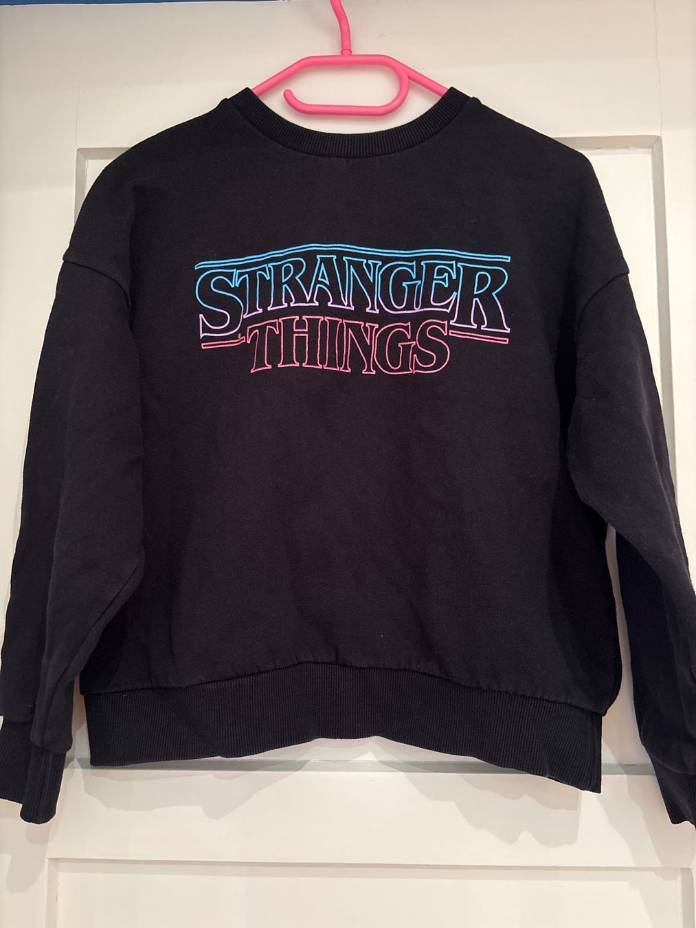 Maglioni & Felpe: Stranger Things Pulli pull and bear – Usato da Zürich venduto da Ksenia_RBR