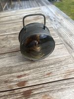 Vintage Messinglampe mit konvexer Glaslinse