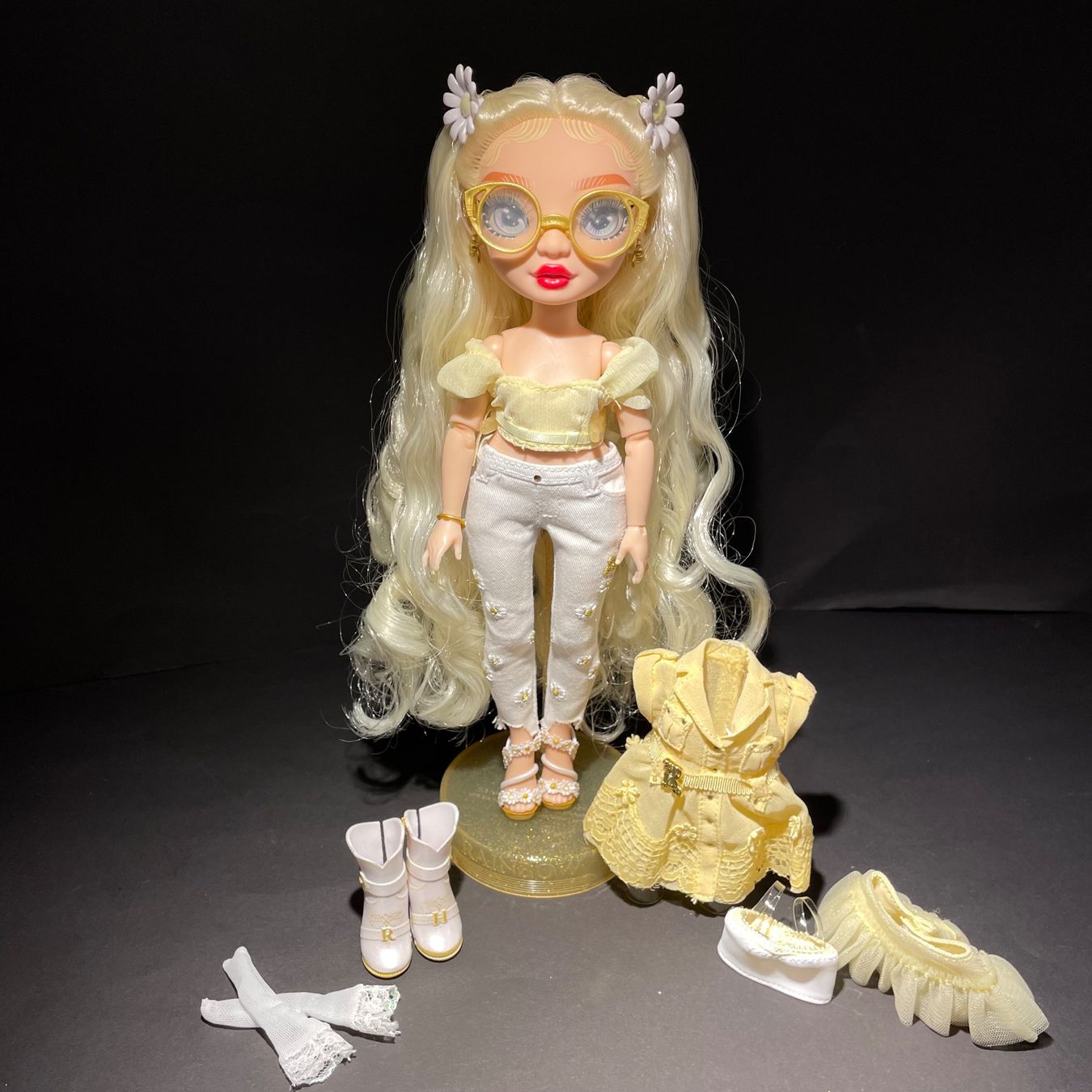MGA Poupées: NEU: Rainbow High Delilah Fields Series 4 Puppe – Neuf (Voir description) à Bellach par Dreamer2501 1