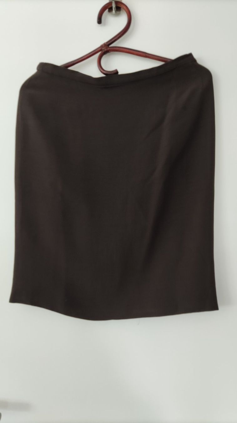 Max Mara Röcke: Jupe tailleur Max Mara marron taille 42 – Gebraucht aus Orbe von ecilea