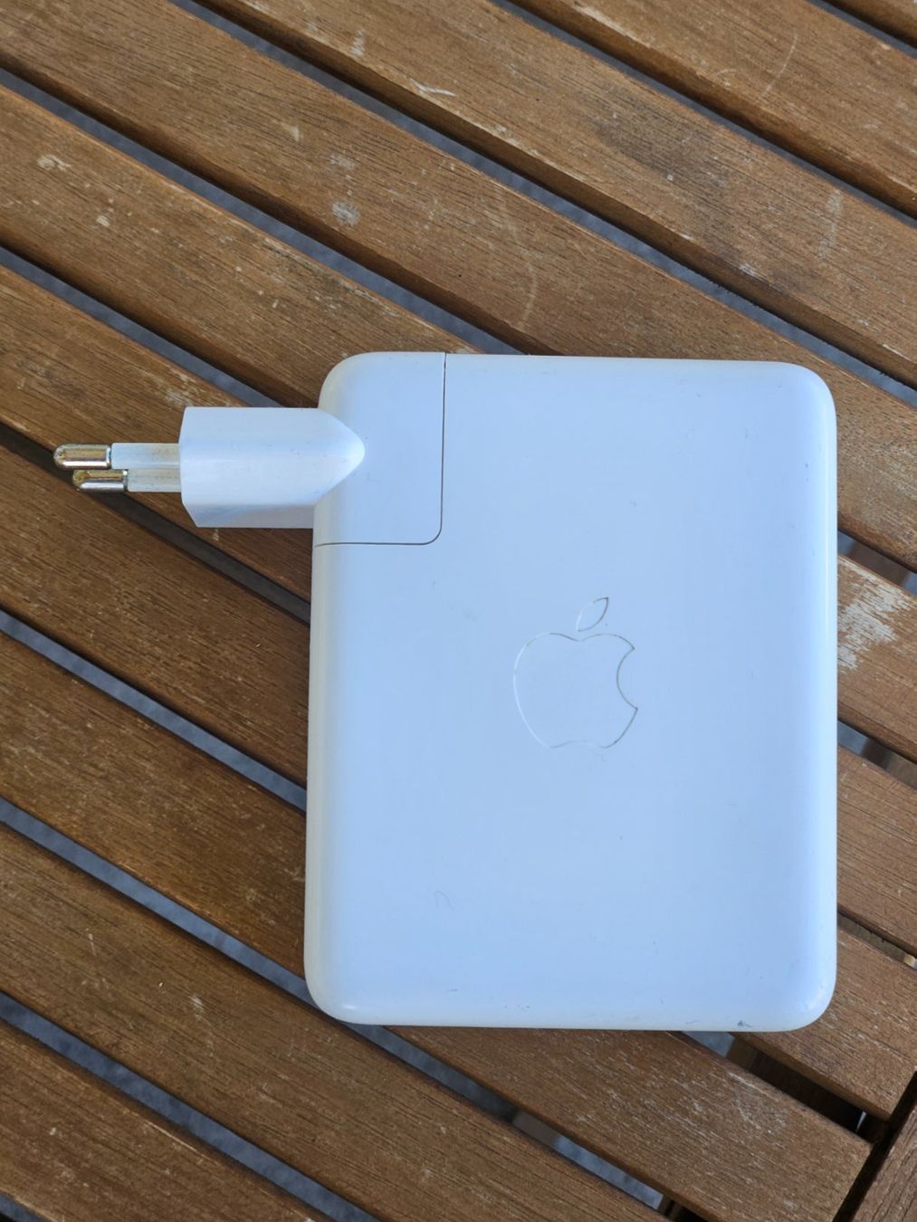 Apple Caricabatterie: 140W USB-C Ladegerät Power Adapter (vermutl. reparierbar) – Difettoso da Zürich venduto da RiggyBiggy