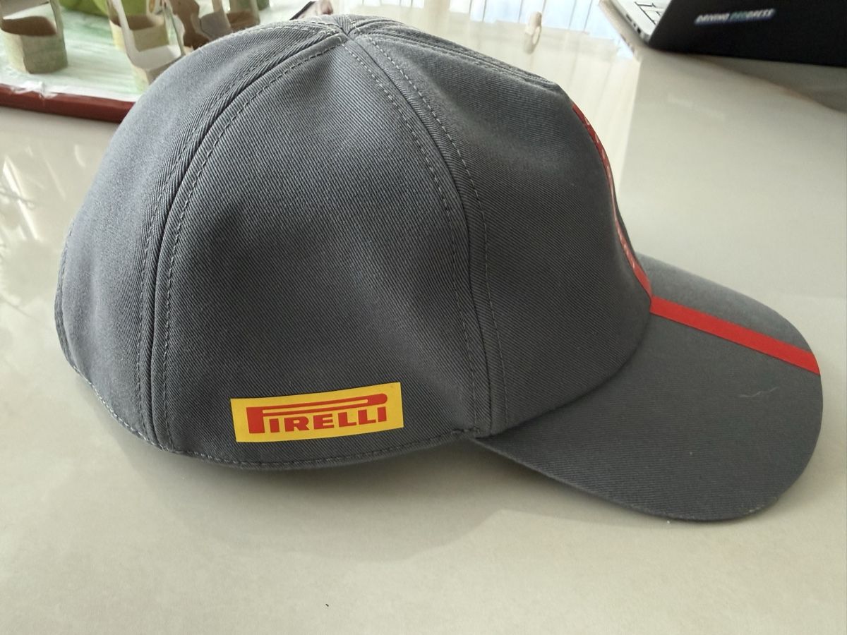 Prada Copricapi, berretti & cappellini: New Prada Pirelli Cap - Grey - Summer Edition – Nuovo (secondo la descrizione) da Unterägeri venduto da Tommtes