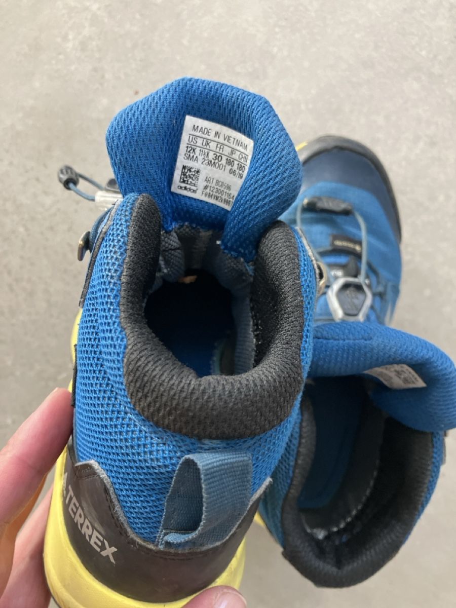 Adidas Scarpe per ragazzi: Adidas Terrex Wanderschuhe blau Grösse 30 gebraucht – Usato da Rothenthurm venduto da Family_B 2
