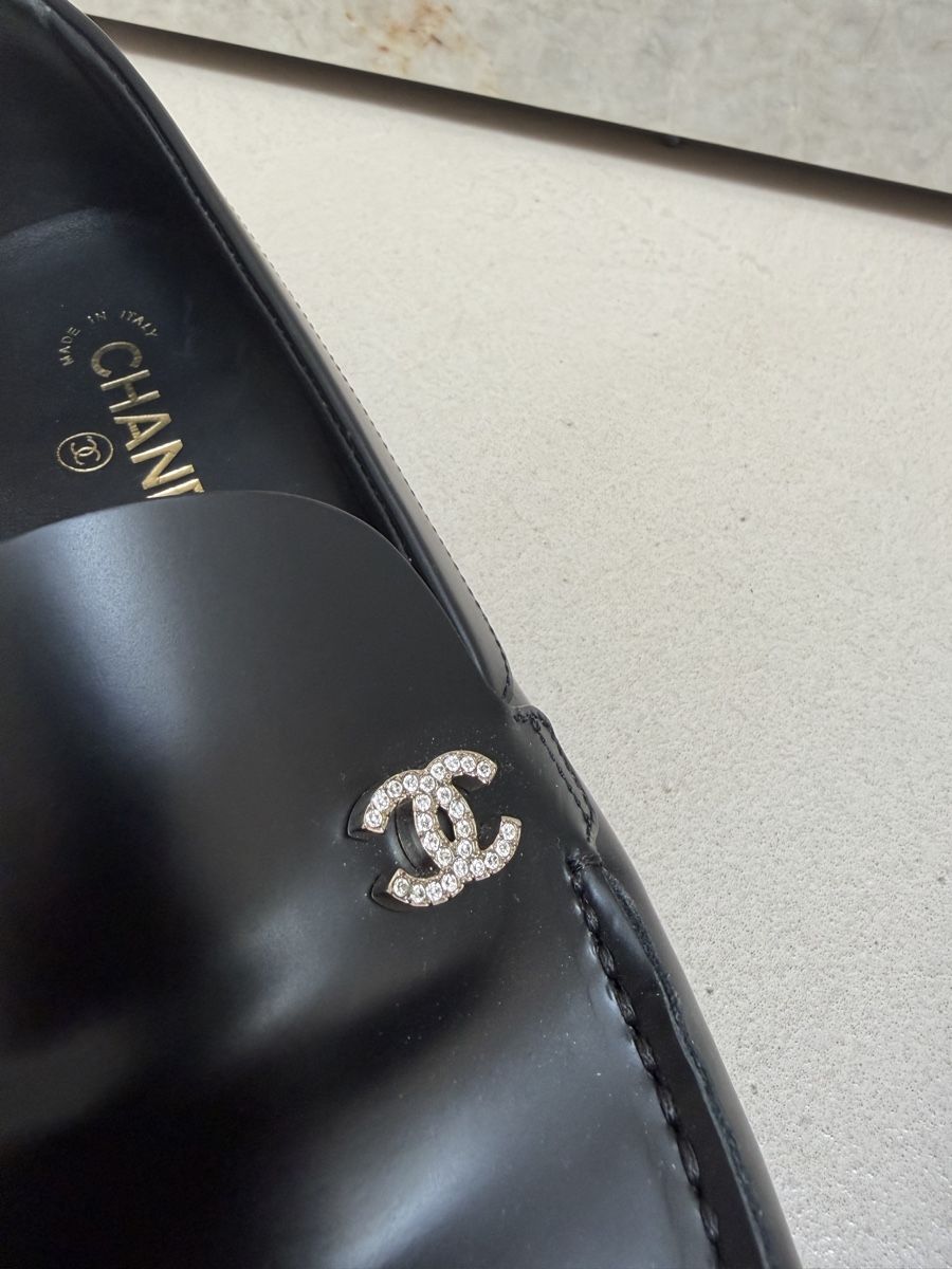 Chanel Chaussures femmes: Chanel Loafers 40 – D'occasion à Uetikon am See par mga_lqy6 5
