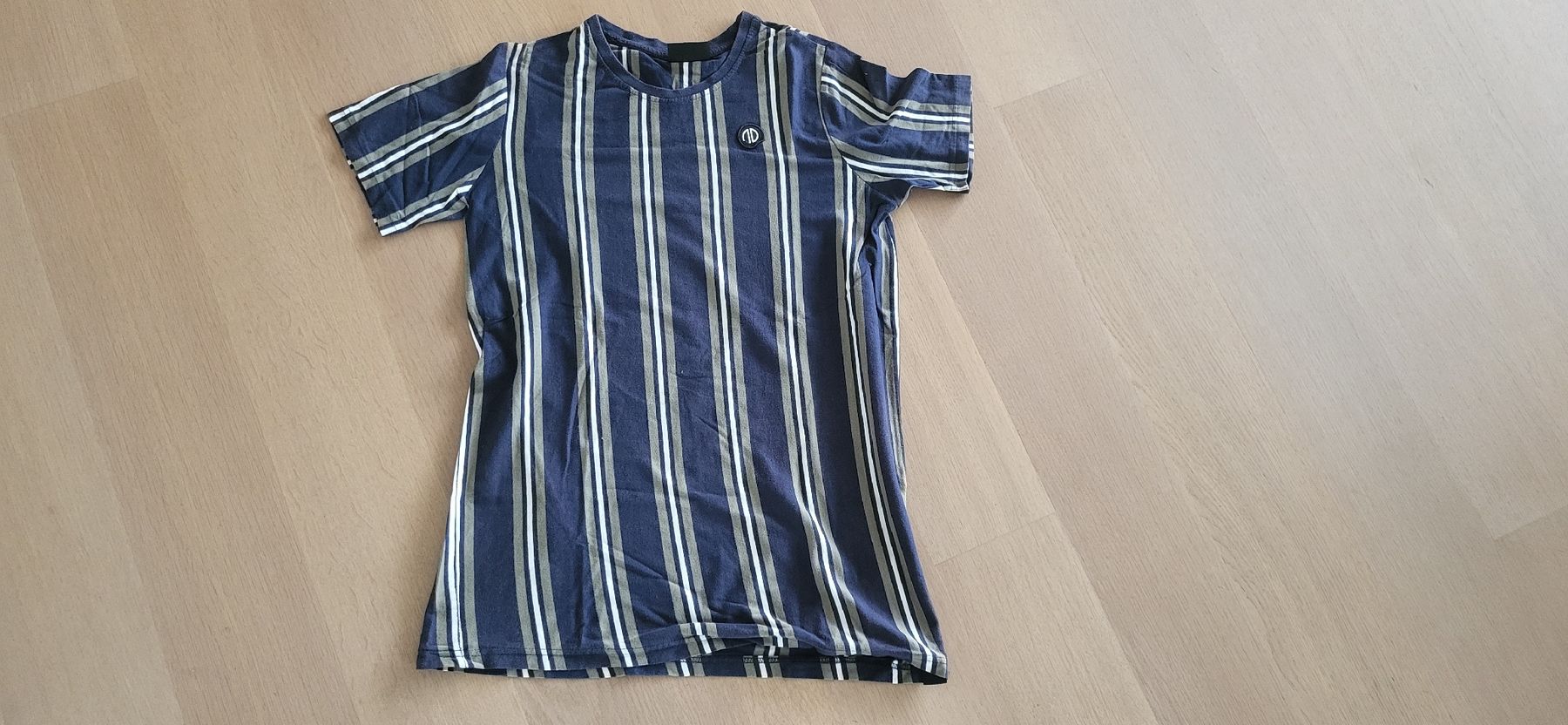 Hemden, T-Shirts & Polos: Tshirt – Gebraucht aus Amlikon-Bissegg von Schnuefeli4