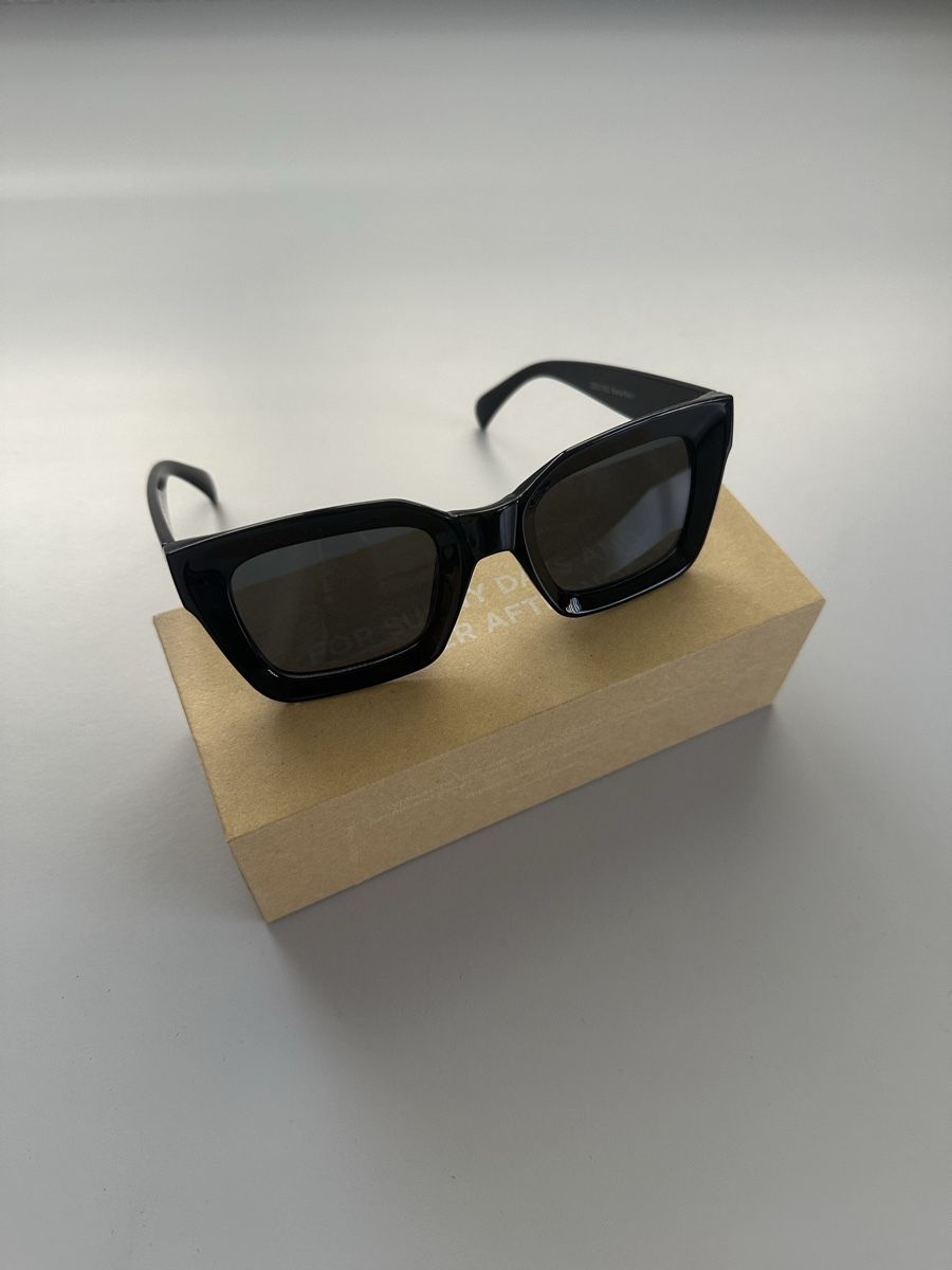 Lunettes & Verres: Sonnenbrille schwarz neuwertig – Neuf (Voir description) à Schwanden GL par bil_2n28 1