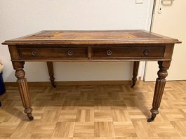 Bürotisch mit Rädern