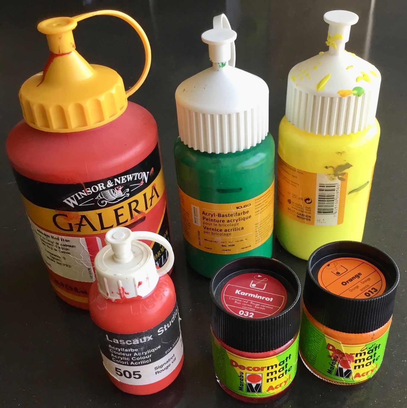 Peintures: Acrylfarben diverse, angebraucht – D'occasion à Eggersriet par Wiese61