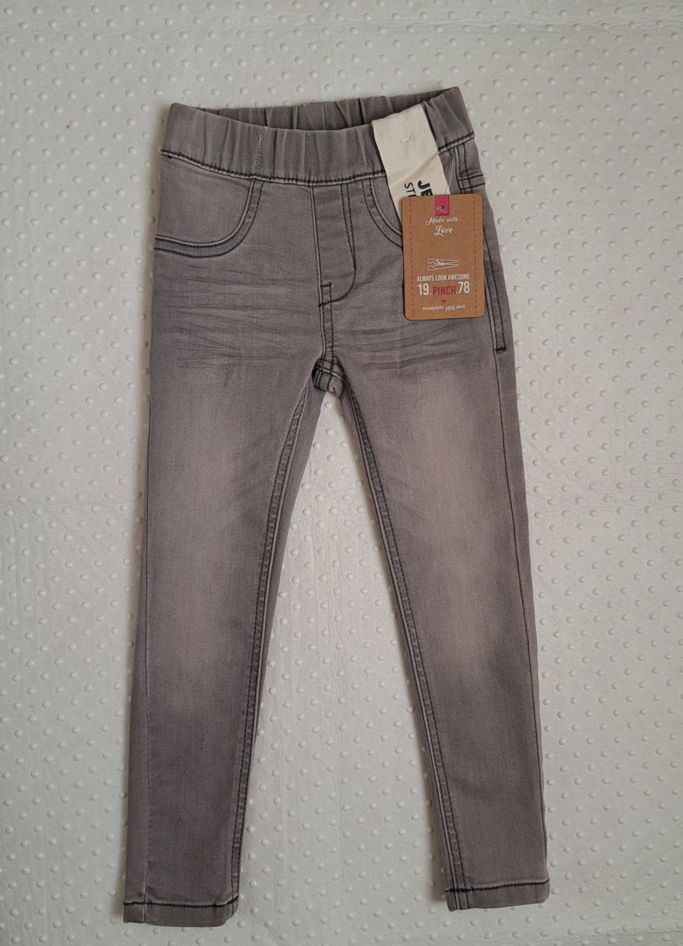 Pantaloni: NEU! Mädchen Jegging Stretch Jeans, Gr. 104 – Nuovo (secondo la descrizione) da Gysenstein venduto da joshuas81