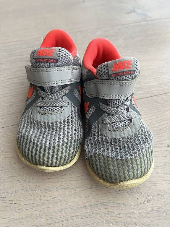 Nike Scarpe per ragazzi: Nike Revolution 4, Gr. 25 Kleinkinderschuhe – Usato da Frick venduto da bla_zt9f 1