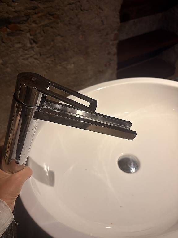 Rubinetteria: Lavandino e rubinetto design – Usato da Montagnola venduto da fboggio 1