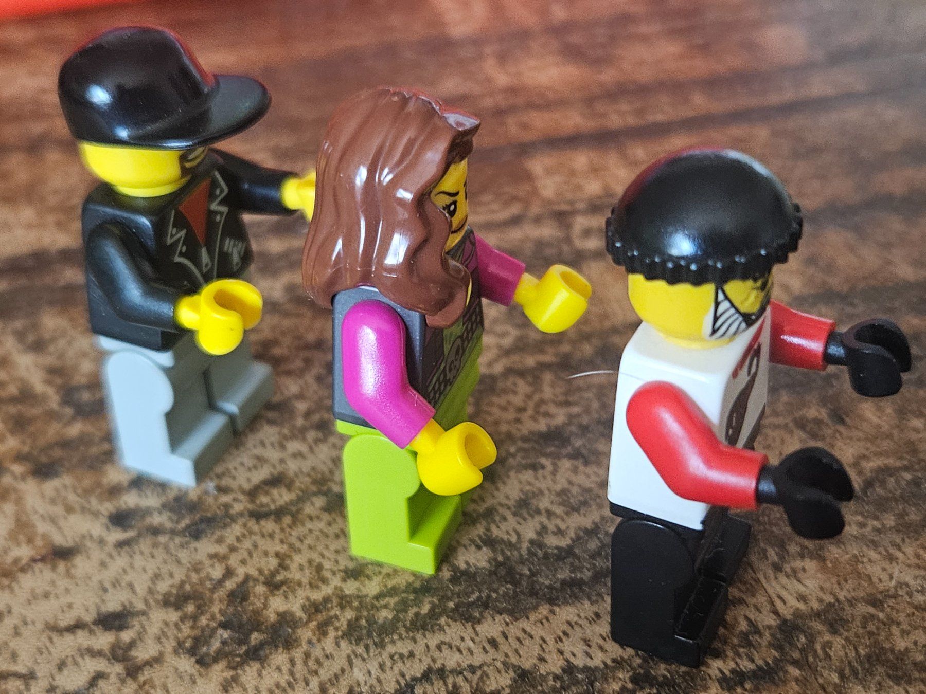 Lego Kit di costruzioni: lego lot de 3 figurines – Usato da Confignon venduto da Ecrofigs 3
