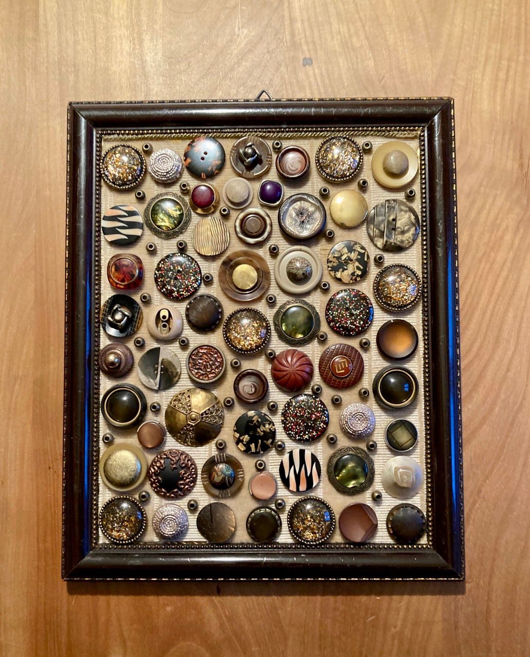 Knöpfe: Knopfbild / Knöpfe Sammlung / Dekoration – Gebraucht aus Zürich von cornetto55