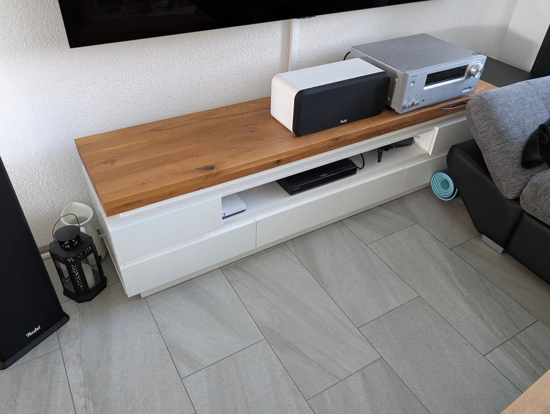 TV Möbel: TV-Lowboard mit massiver Eichenplatte und Beleuchtung – Gebraucht aus Winterthur von donutmaker 2