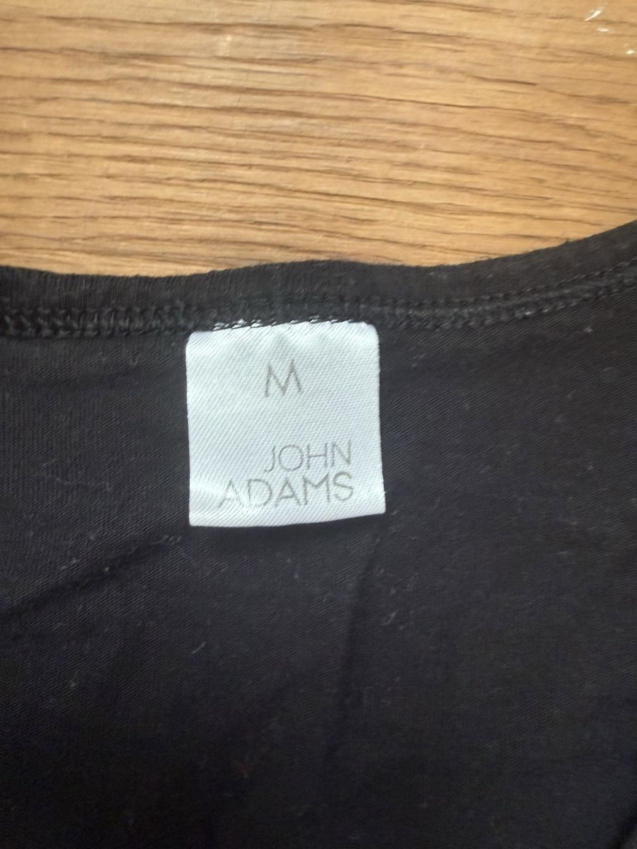 T-shirt: SCHWARZES T-SHIRT VON JOHN ADAMS – Usato da Goldach venduto da jil_vnd8 1