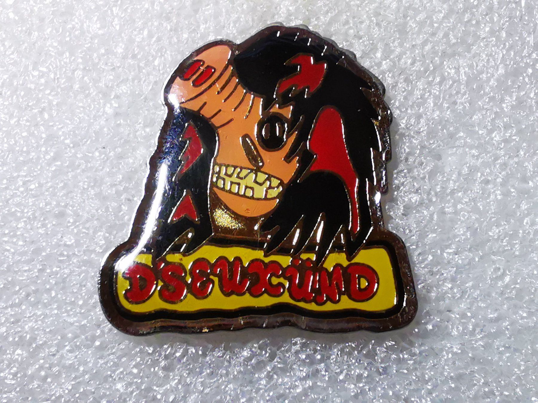 Plaketten & Abzeichen: Ansteckpin 55: D'seuhünd – Gebraucht aus Oppligen von Pin-Fall-Shop