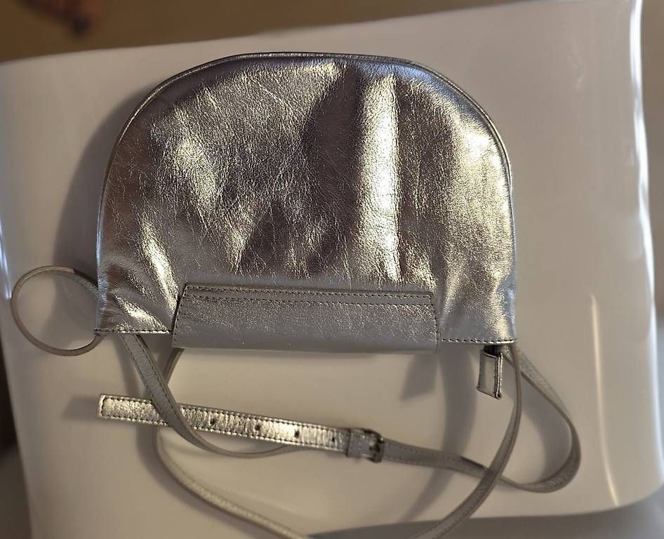Borse da donna: Globus, kleine Ledertasche in Silber – Usato da Wolfhausen venduto da LoukAudio 2