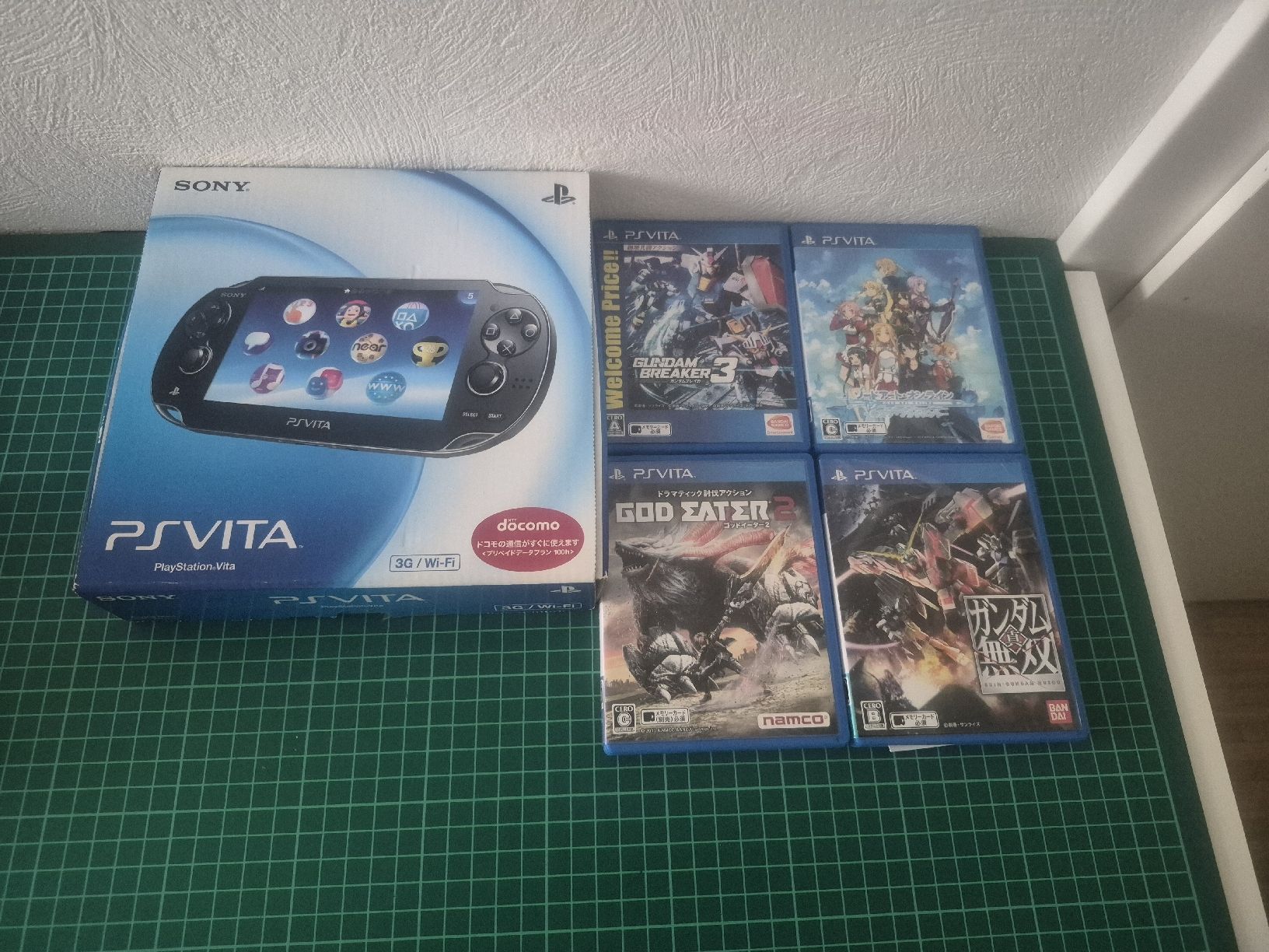 Sony Console: Sony PS Vita Console with 4 Games Excellent Condition – Nuovo (secondo la descrizione) da Meyrin venduto da Retro-GZ