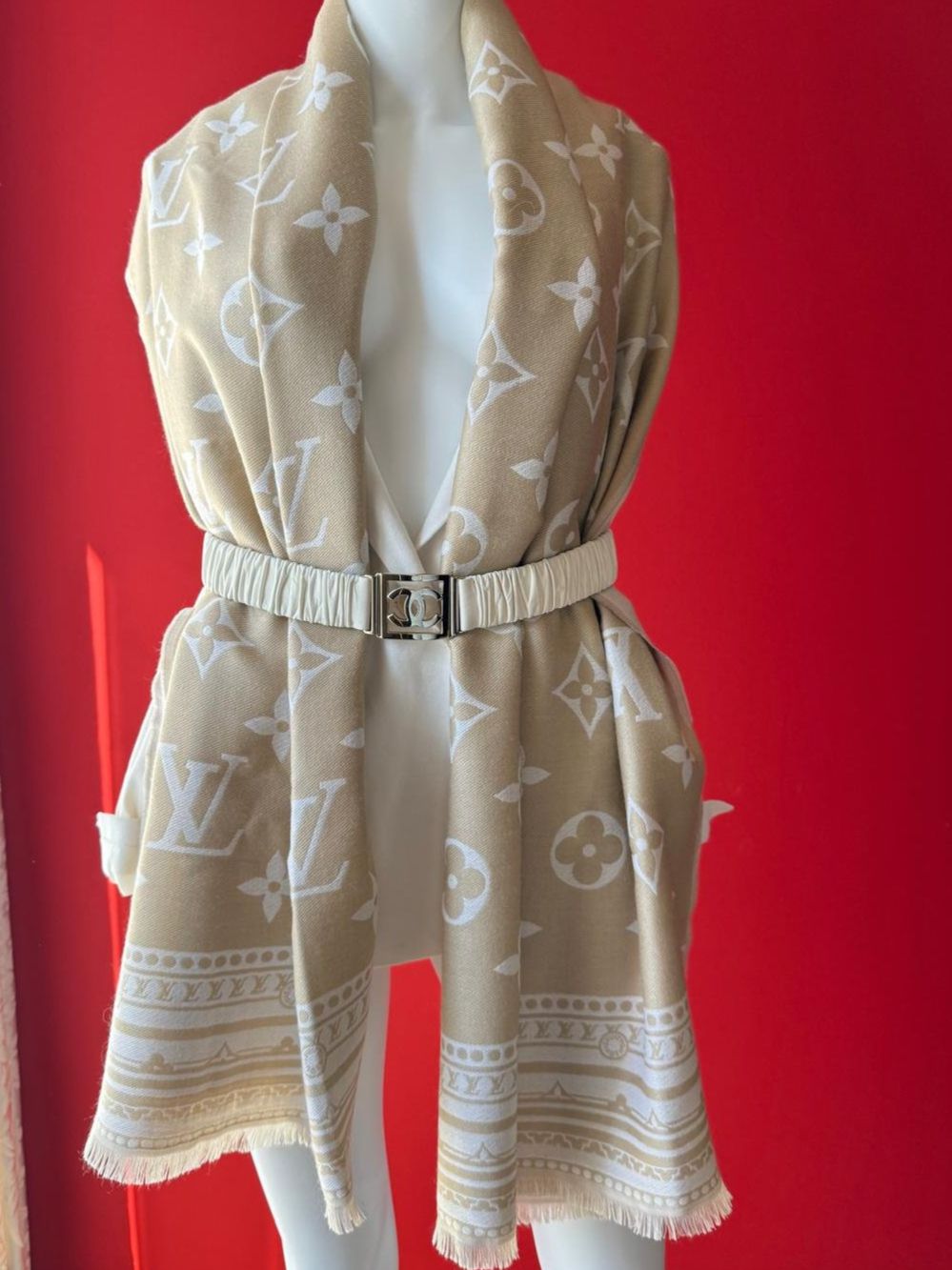 Louis Vuitton Foulard & Sciarpe: Louis Vuitton Schal, Amazingram, Wendeschal – Usato da Oberarth venduto da SSS.