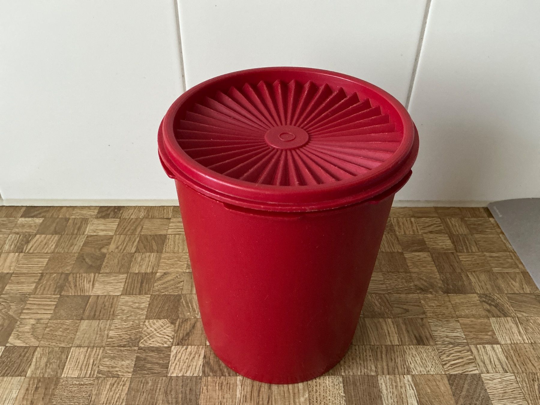 Tupperware Recipients et similaires: Tupperware   grosse Dose – D'occasion à Birmensdorf ZH par Hilhan