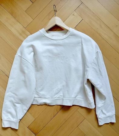 weisser Pullover