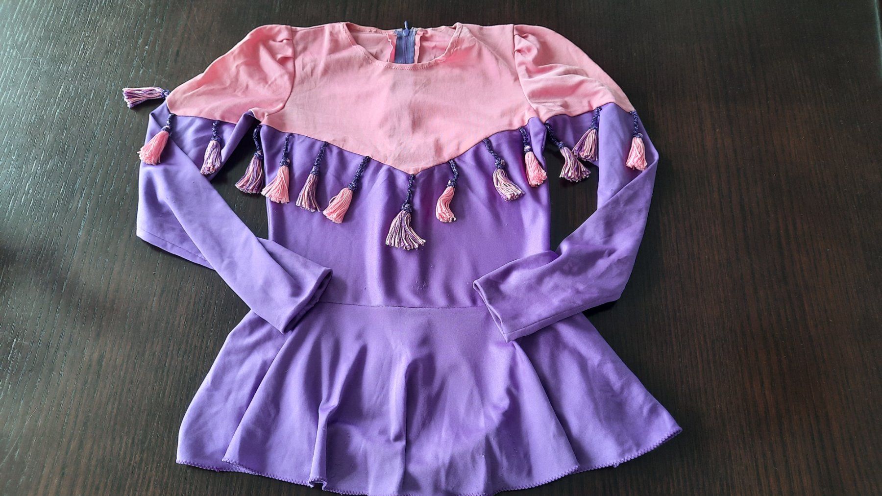 Vestiti & Gonne: Eiskunstlauf Kleid, türkis Samt oder lila-rosa mit Zotteln – Usato da Herrliberg venduto da AlexandraBopp 1