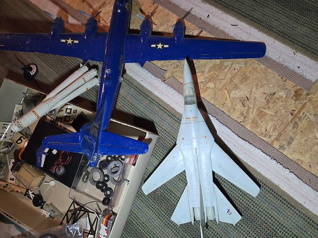Modellbausätze & Standmodelle: Modell Flugzeuge  – Gebraucht aus Biel/Bienne von Rouf7 1