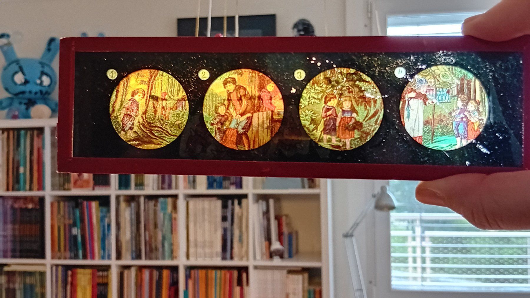 LOT de 4 PLAQUES LANTERNE MAGIQUE en VERRE PEINT CONTES