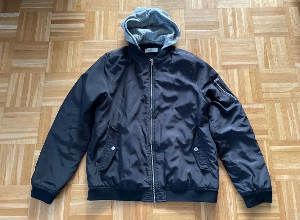 H&M Giacche & Cappotti: Jacke Übergangsjacke Gr. 170 – Nuovo (secondo la descrizione) da Rüfenacht BE venduto da lavok