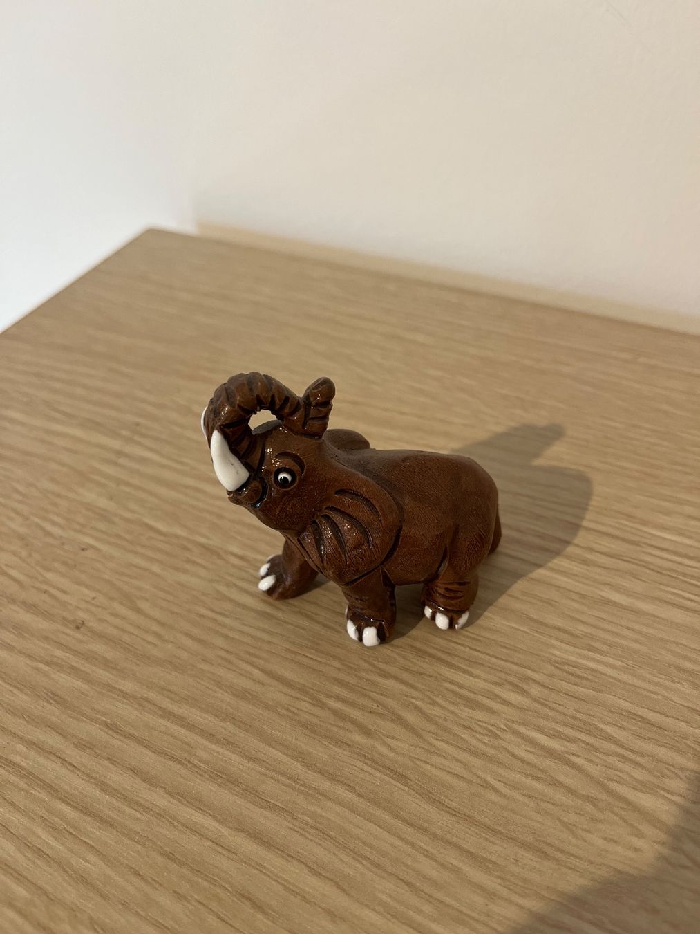 Statuette: Piccolo elefantino marrone – Nuovo (secondo la descrizione) da Davesco-Soragno venduto da dai_925z