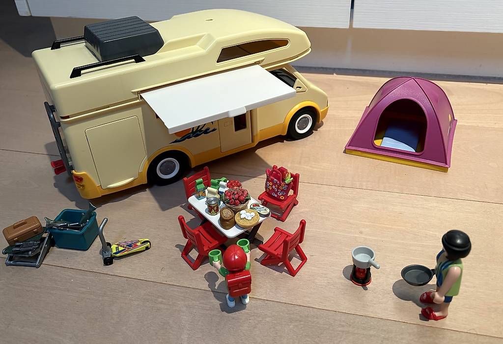 Playmobil Giocattoli: Playmobil Wohnmobil Zelt Camping – Usato da Domat/Ems venduto da lavendel22