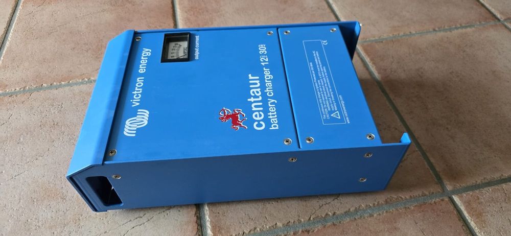 Caricabatterie: Victron Energy Centaur Charger 12/30 – Usato da Nürensdorf venduto da MS-Solar 1