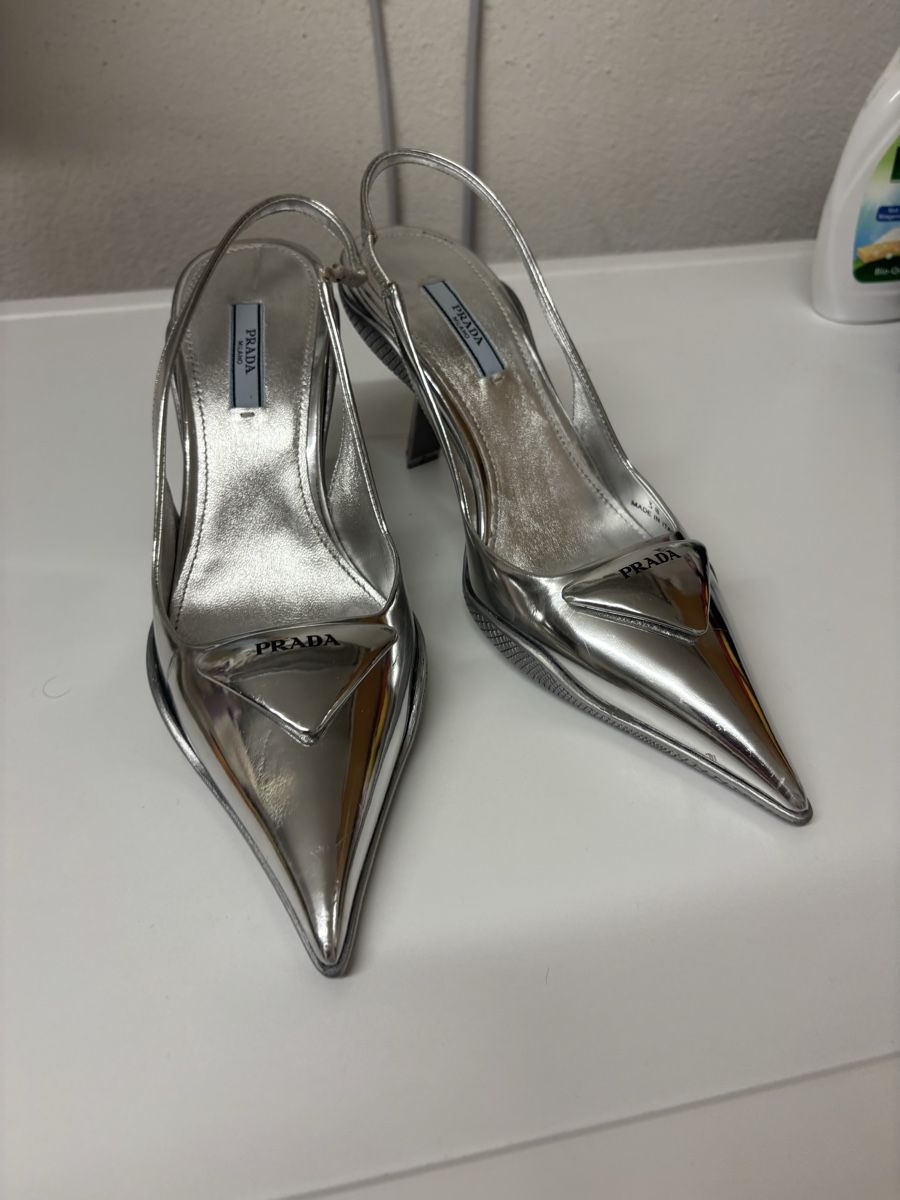 Prada Scarpe da donna: Prada Slingback Pumps, Metallic Silver, Pointed, Size 37 – Usato da Thalwil venduto da ver_j2lw