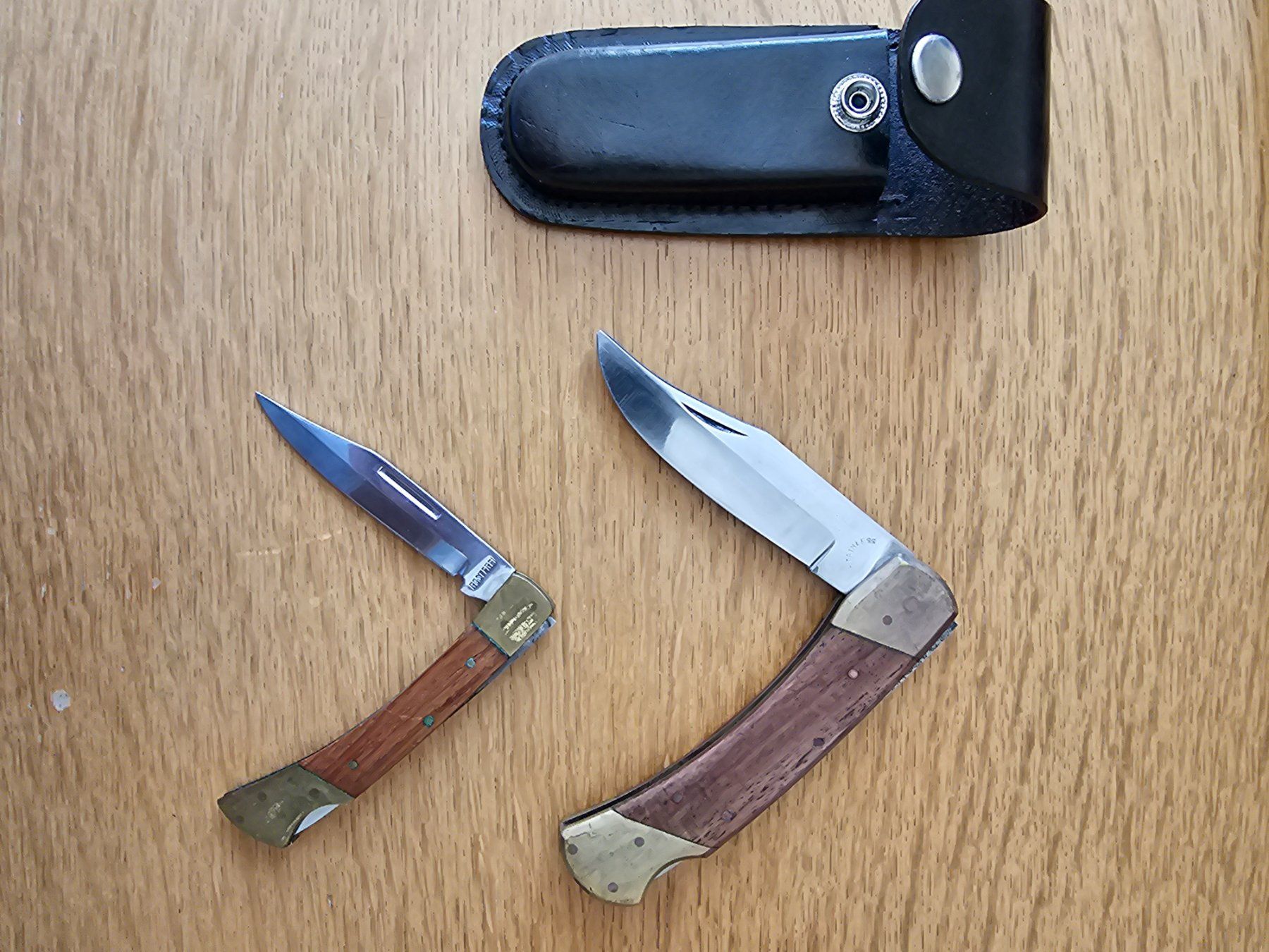 Couteaux de poche: Zwei Klappmesser – D'occasion à Stettfurt par Rockyto