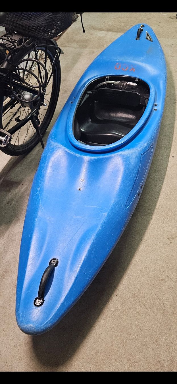 Bateaux: Kajak Eskimo – D'occasion à Wetzikon ZH par Ivo.81
