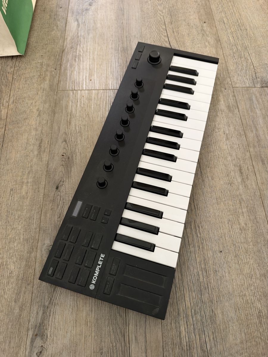 Native Instruments Strumenti musicali: Native Instruments Komplete Kontrol M32 wie neu – Usato da chur venduto da Mike.O 1