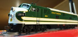 Bachmann HO EMD E7 Southern 2910 DCC Sound, neuwertig!
