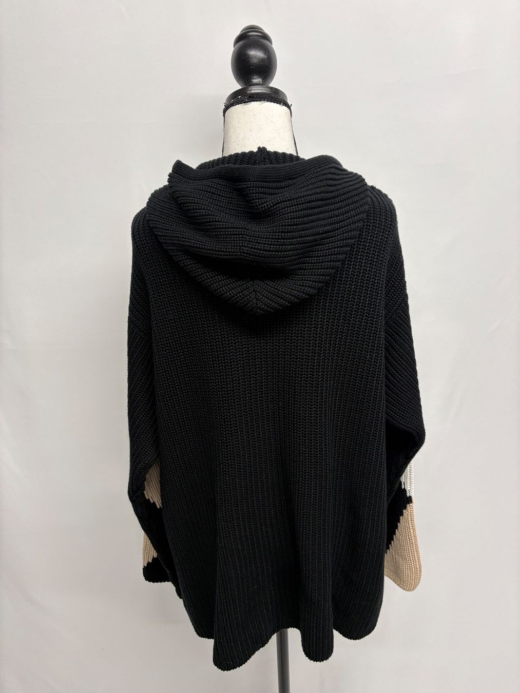 Monari Maglioni & Felpe: Monari Kapuzenpullover mit Muster 44 beige schwarz – Nuovo (secondo la descrizione) da Regensdorf venduto da secondchancefashion 3