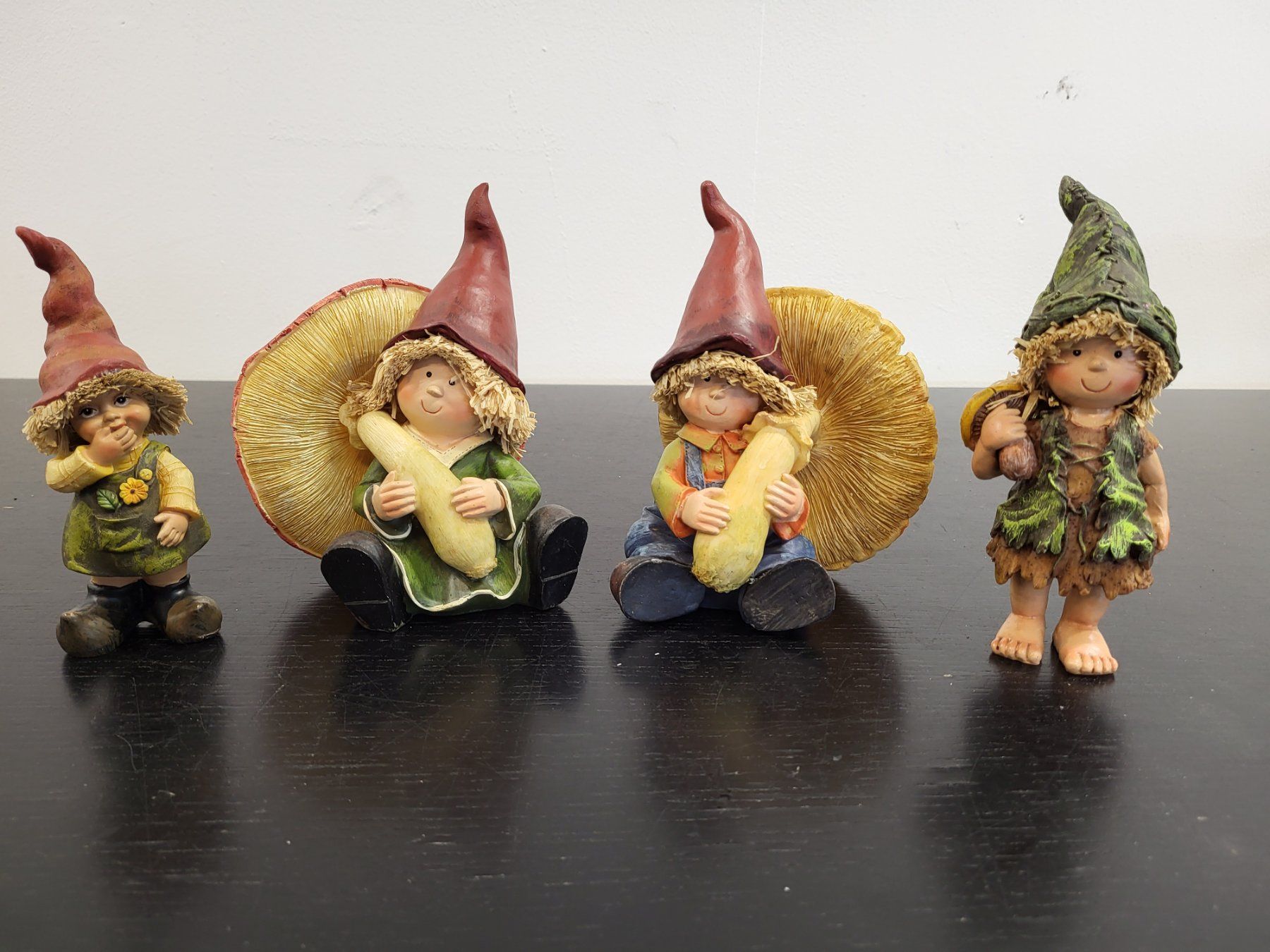 Tutte le decorazioni: 15 Dekofiguren Wichtel Gnome Zwerge – Usato da Brügg BE venduto da POU-BELLE 2