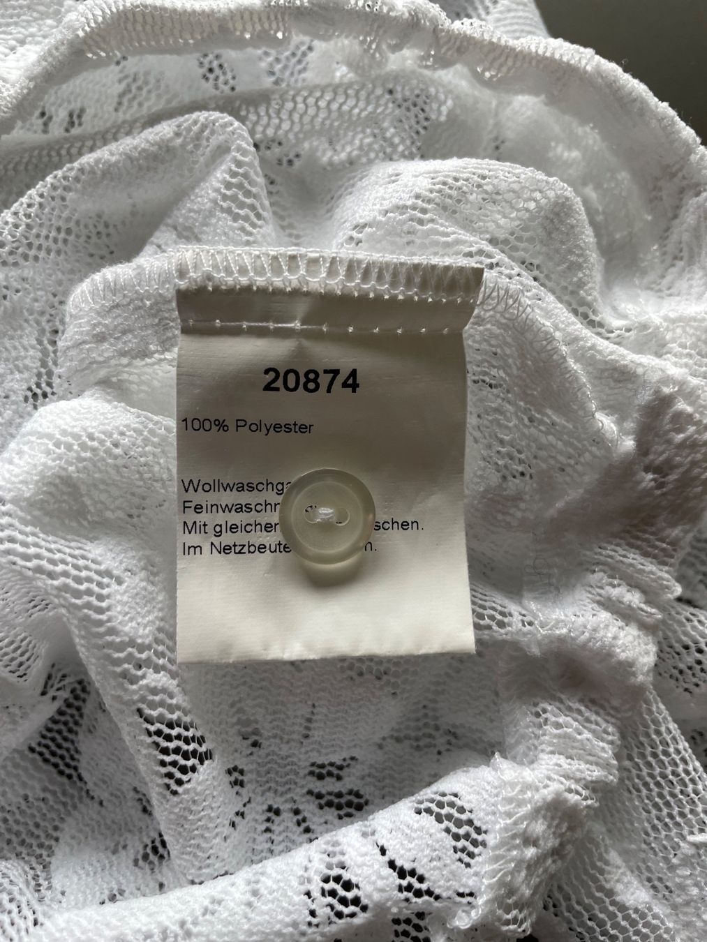 Top: Dirndl-Top aus Spitze, weiss, Gr. 42 – Usato da Balzers venduto da Golf-Lady 2